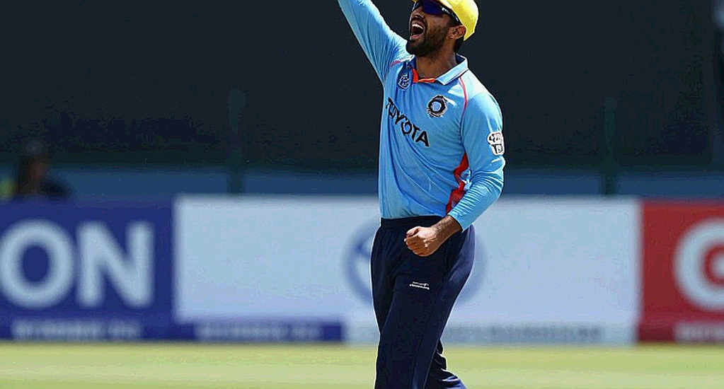 एक भरा हुआ ख़ाना: cricket_asia और उसके चारों ओर की ख़ाली जगह